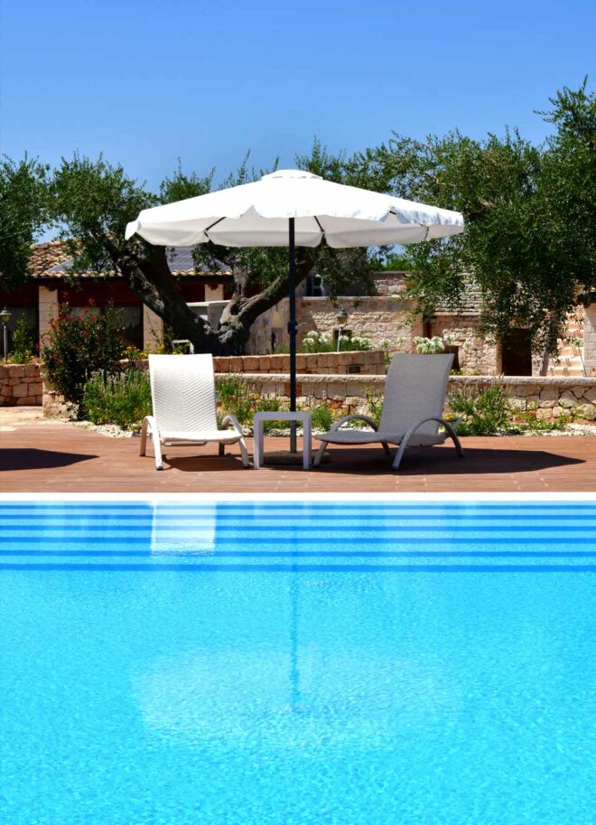 dettaglio piscina e solarium